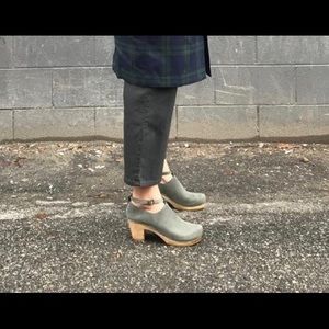 No.6 Classic Strap Clog